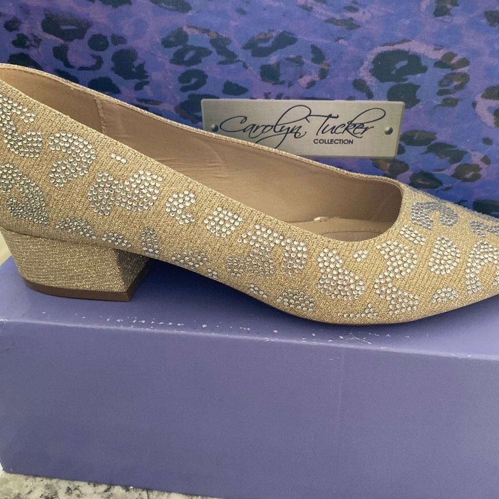Carolyn Tucker two tone pumps